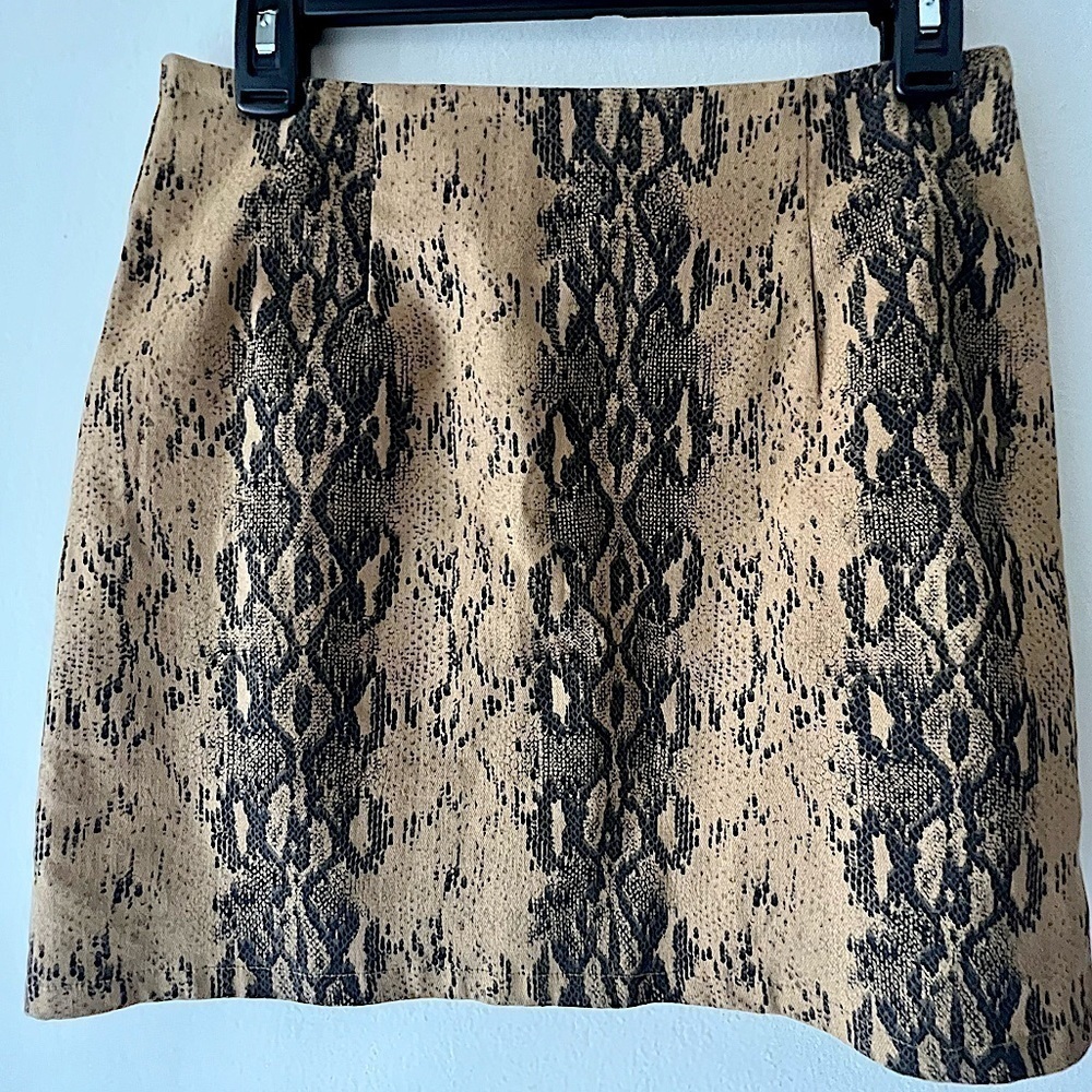 She & Sky Snakeskin print Skirt size Medium NWOT